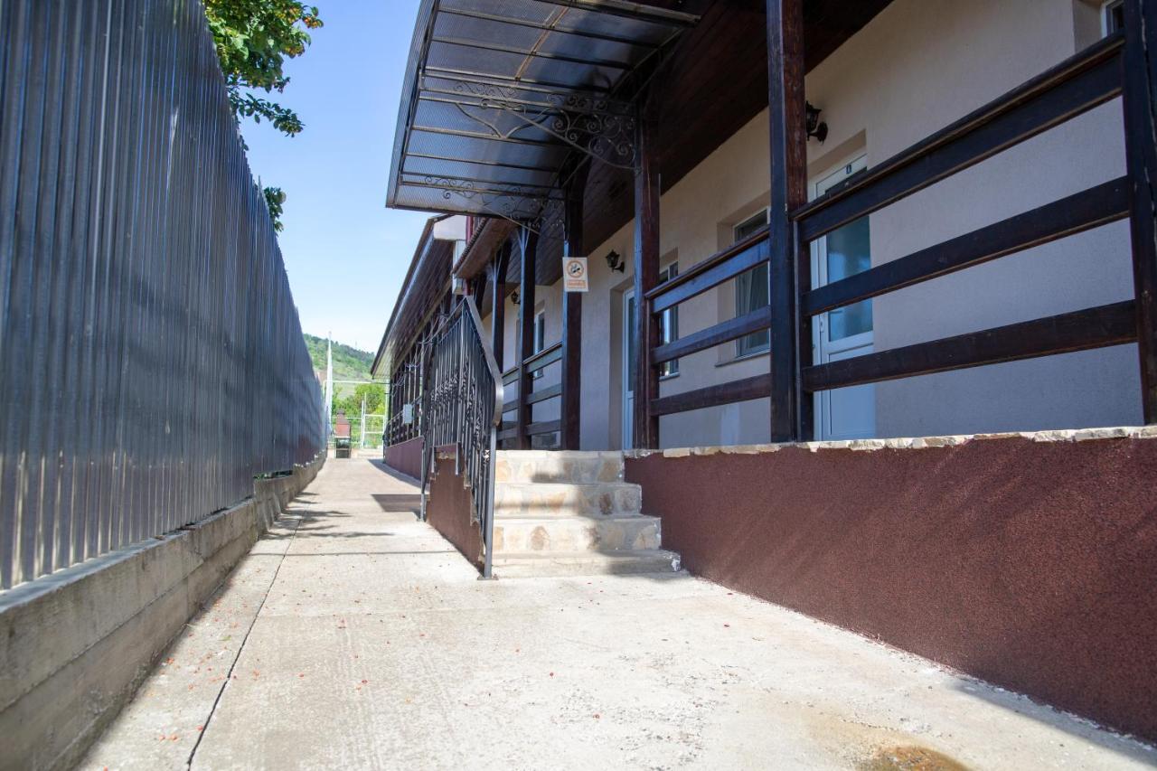 Motel Aris Meridian Karácsonkő Kültér fotó