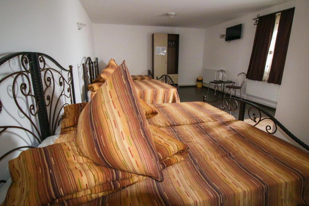 Motel Aris Meridian Karácsonkő Kültér fotó